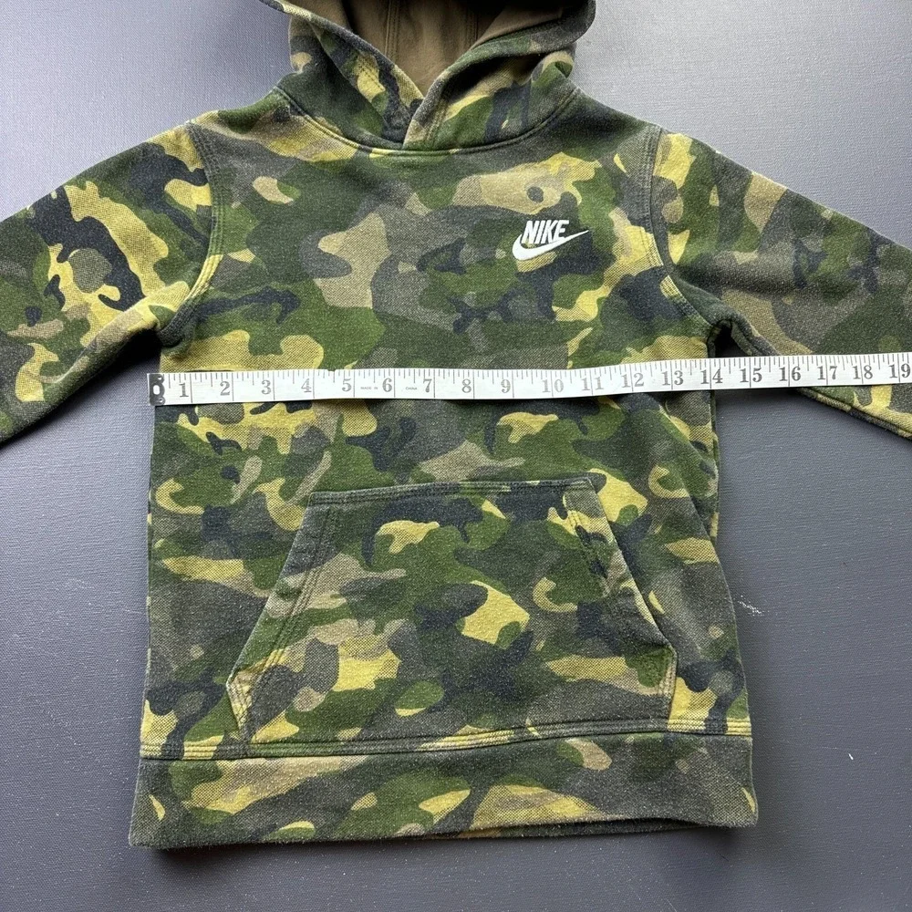 Nike Boys Size 7 Green Camo Hoodie Pullover Fleece Logo Sweatshirt Cotton Casual